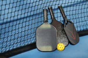 Pickleball Paddles: How to Choose the Right Paddle for Your Game?